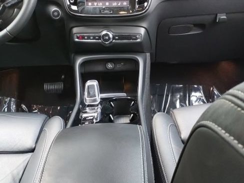 Used 2024 Volvo XC40 B5 Ultimate w/ Protection Package Premier AWD/4WD image 22