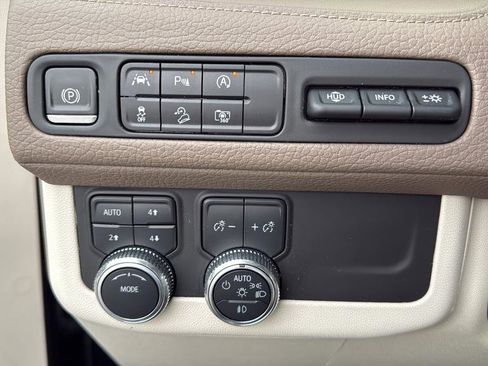 Used 2023 GMC Yukon Denali AWD/4WD image 27