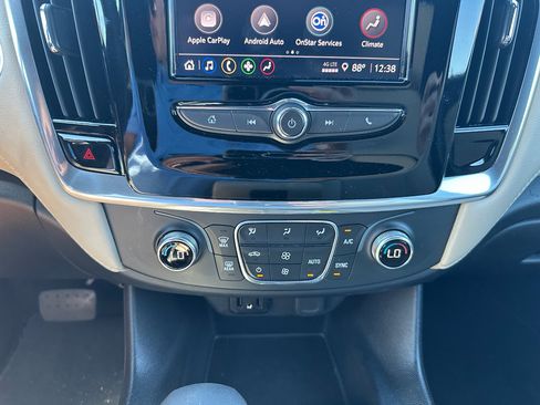 Used 2022 Chevrolet Traverse LS image 16