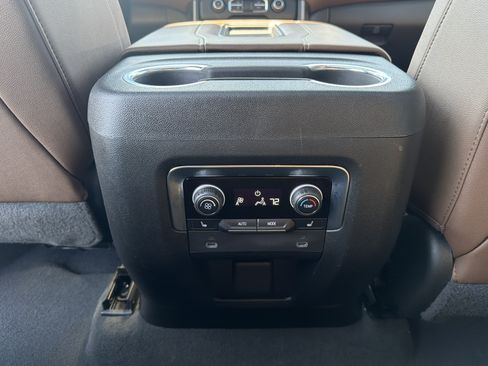 Used 2022 Chevrolet Suburban High Country AWD/4WD image 45