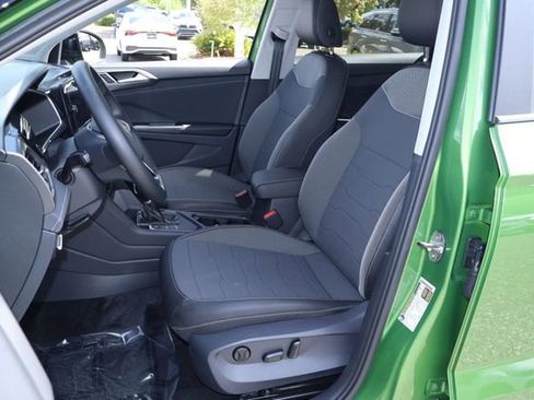 Used 2026 Volkswagen Taos SE image 14