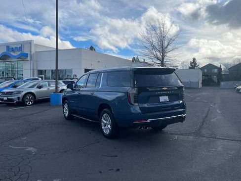 Used 2025 Chevrolet Suburban Premier image 6