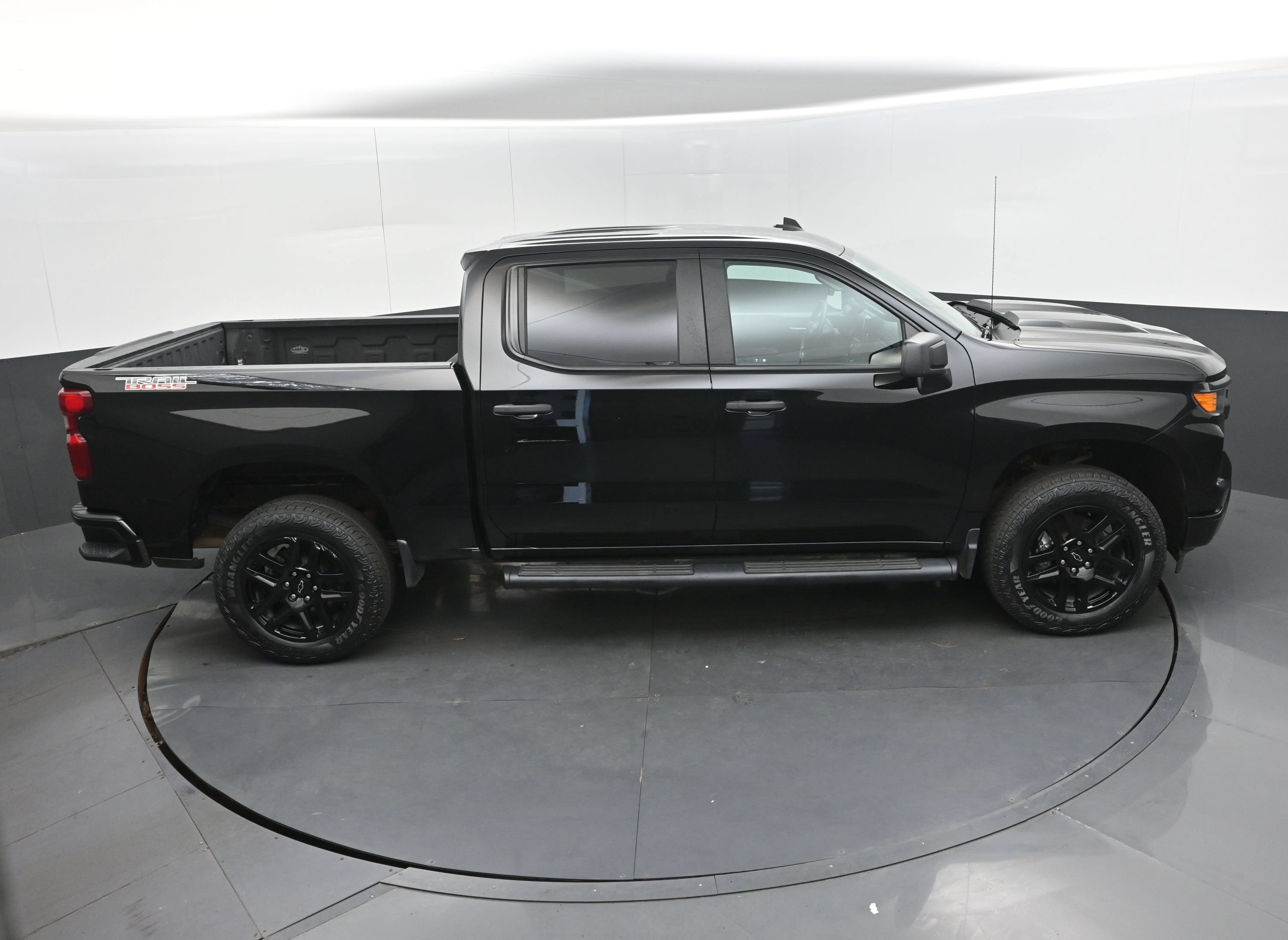 Used 2023 Chevrolet Silverado 1500 Custom Trail Boss w/ LPO, Dark Essentials Package AWD/4WD image 44