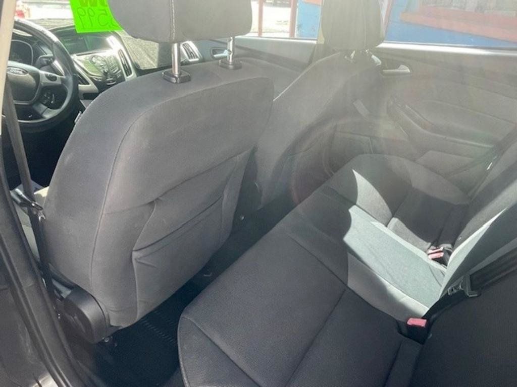 Used 2013 Ford Focus SE FWD image 12