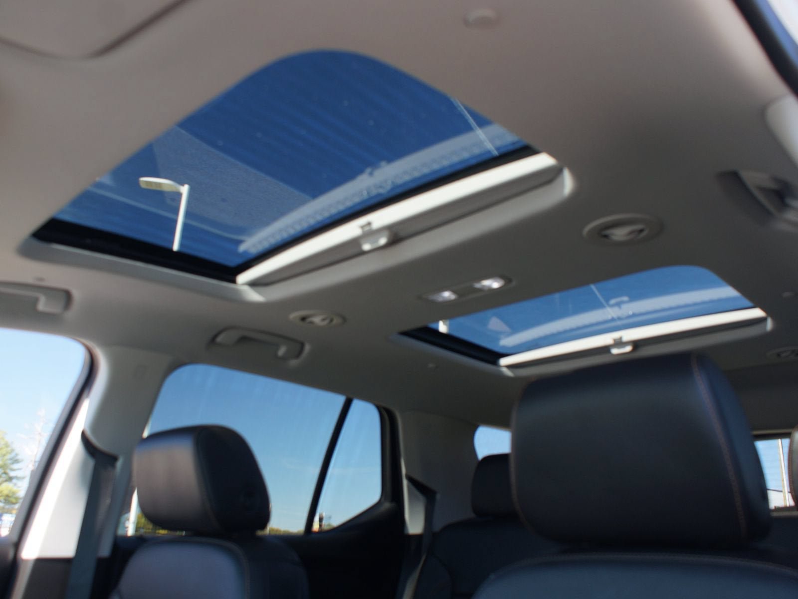 Used 2020 Chevrolet Traverse Premier FWD image 6