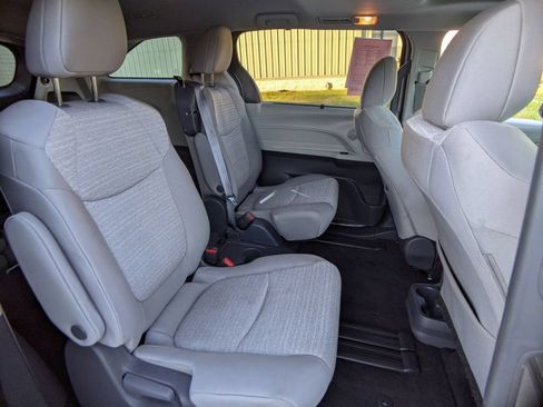 Used 2021 Toyota Sienna LE w/ LE Plus Package FWD image 13