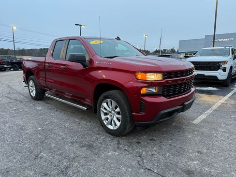 Used 2021 Chevrolet Silverado 1500 Custom image 3