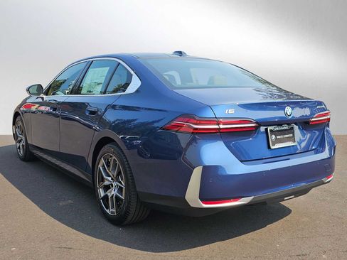 Used 2026 BMW i5 eDrive40 image 5