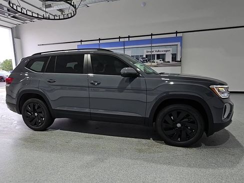 New 2026 Volkswagen Atlas SE FWD image 10