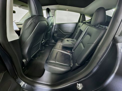 Used 2022 Tesla Model Y Long Range image 28