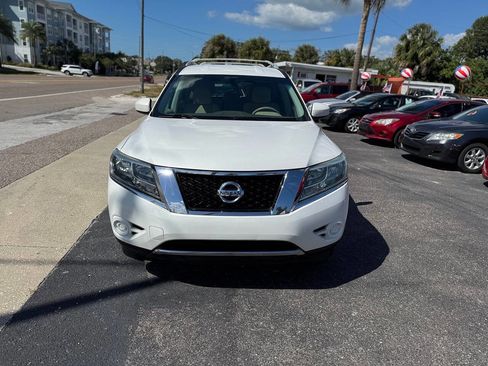 Used 2013 Nissan Pathfinder SV image 3