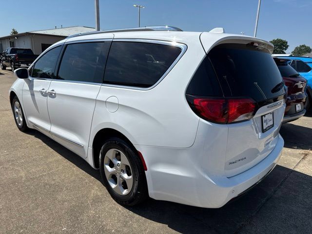 Used 2017 Chrysler Pacifica Touring-L Plus FWD image 4