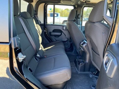 Used 2023 Jeep Gladiator Willys image 14