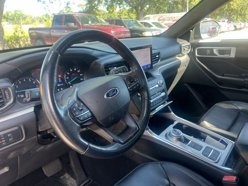 Used 2020 Ford Explorer XLT w/ Equipment Group 202A RWD image 9