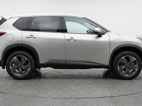 Used 2025 Nissan Rogue SV image 11