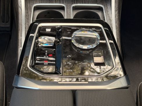 Used 2025 BMW 760i xDrive AWD/4WD image 17