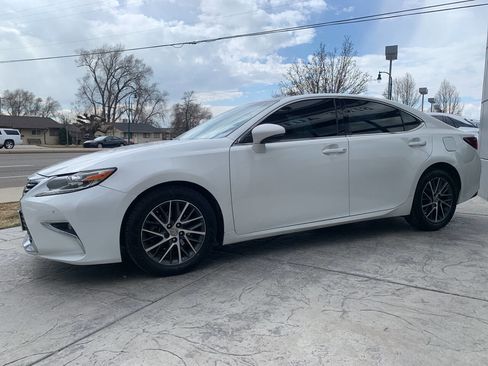 Used 2017 Lexus ES 350 w/ Navigation System Package image 4