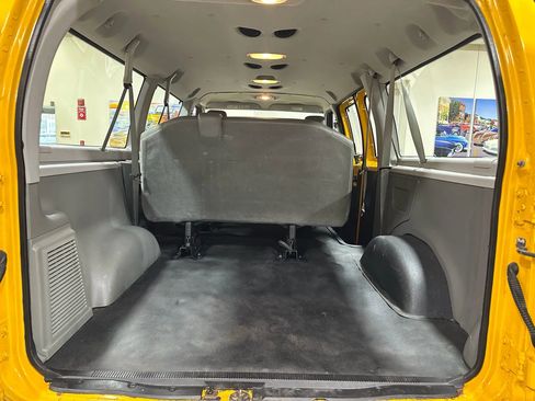 Used 2011 Ford E-150 and Econoline 150 Wagon image 27
