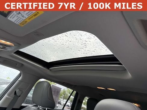 Used 2023 Toyota Highlander XLE AWD/4WD image 16