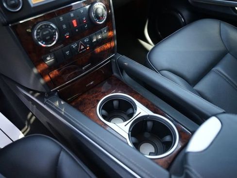 Used 2011 Mercedes-Benz GL 450 4MATIC image 32