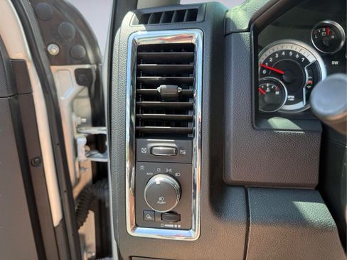 Used 2015 RAM 1500 Laramie w/ Convenience Group AWD/4WD image 18