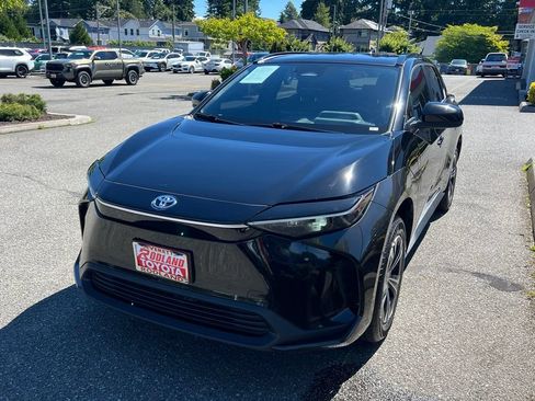 Used 2024 Toyota bZ4X AWD w/ Weather Package image 4