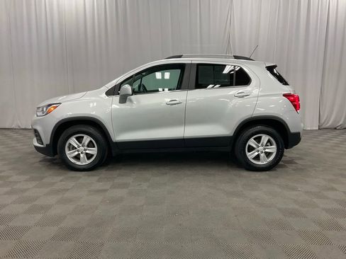 Used 2020 Chevrolet Trax LT w/ LT Convenience Package image 9