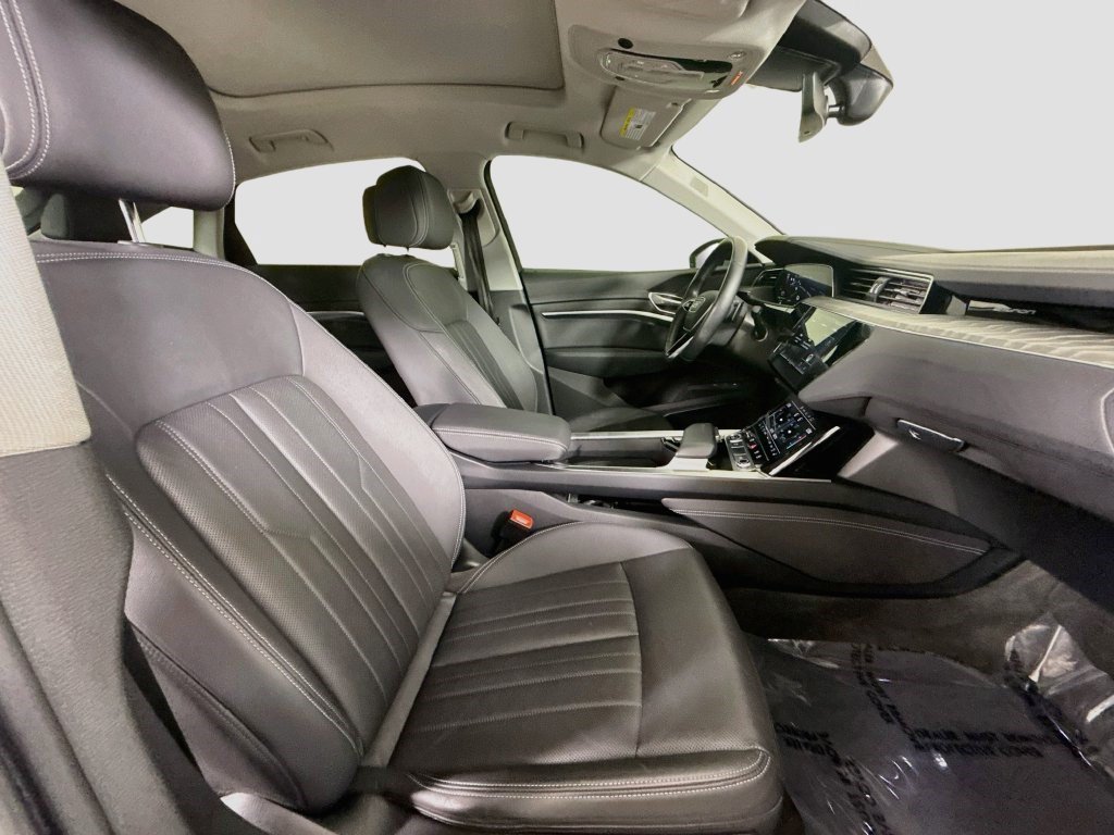 Used 2022 Audi e-tron Premium Plus w/ Premium Plus Package AWD/4WD image 28