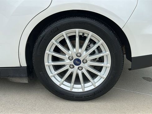 Used 2015 Ford C-MAX SEL w/ Equipment Group 302A FWD image 18