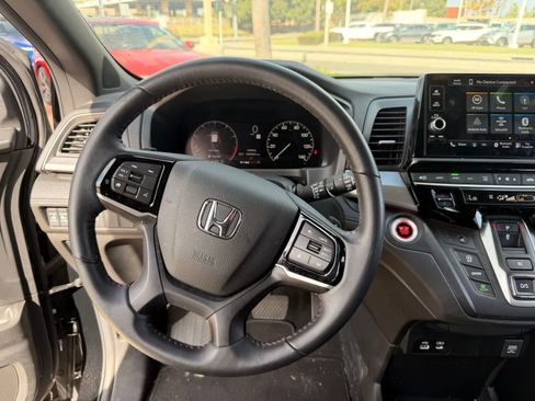 Used 2025 Honda Odyssey Sport-L image 17
