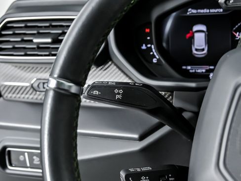 Used 2022 Lamborghini Urus AWD/4WD image 32