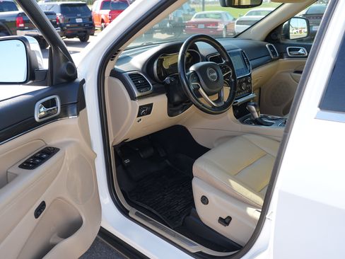 Used 2021 Jeep Grand Cherokee Limited AWD/4WD image 13