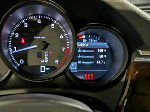 Certified 2025 Porsche Macan image 38