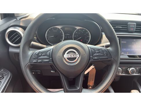 Used 2025 Nissan Versa S FWD image 20