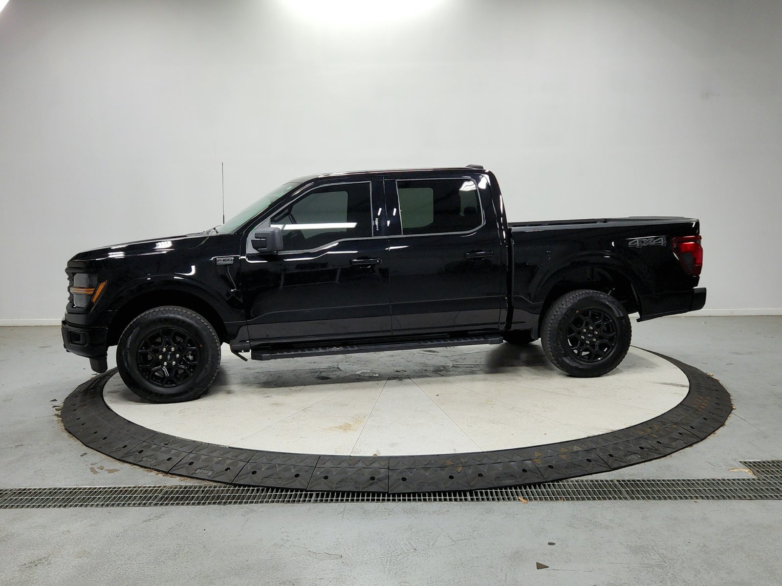 Used 2024 Ford F150 XLT w/ XLT Black Appearance Package AWD/4WD image 5