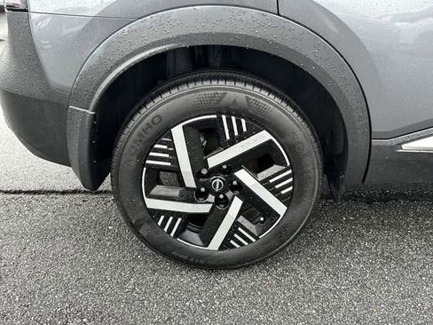 Certified 2025 Nissan Kicks SV FWD image 18