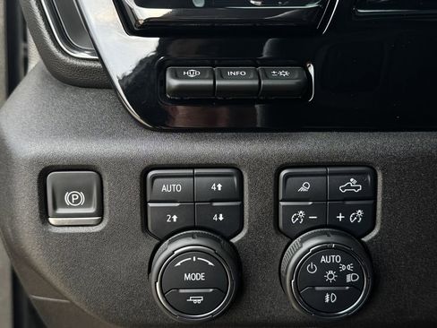 Used 2024 Chevrolet Silverado 2500 ZR2 w/ Technology Package AWD/4WD image 23
