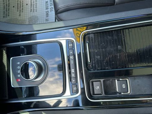 Used 2018 Jaguar XE Premium image 15