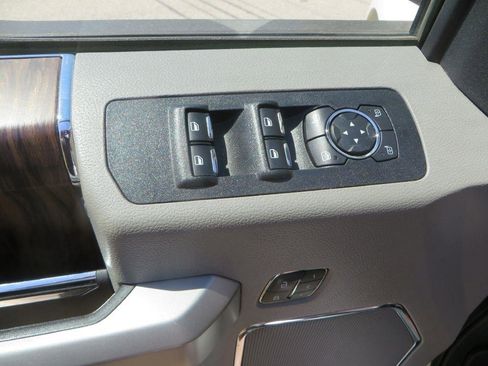 Used 2019 Ford F150 Lariat image 14