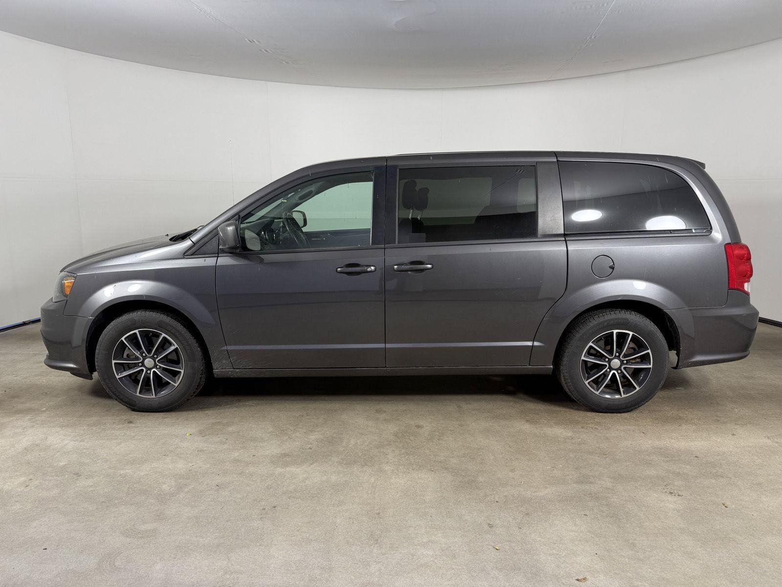 Used 2018 Dodge Grand Caravan SE FWD image 7