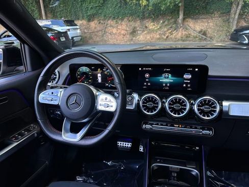 Used 2022 Mercedes-Benz GLB 250 4MATIC image 18