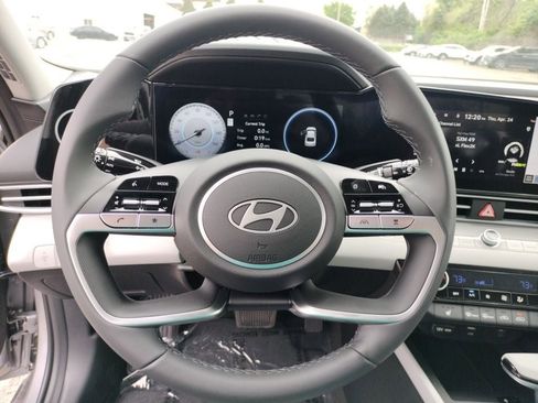 Used 2025 Hyundai Elantra Limited FWD image 17