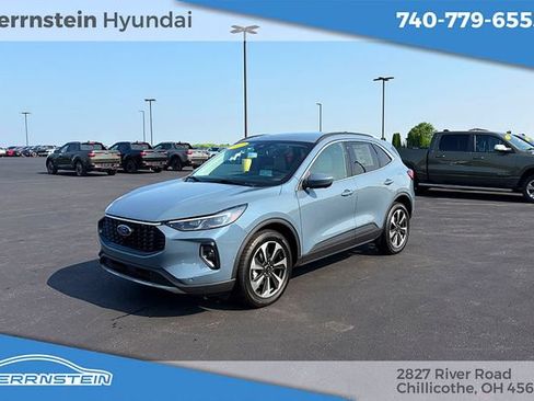 Used 2023 Ford Escape Platinum w/ Premium Technology Package AWD/4WD image 3