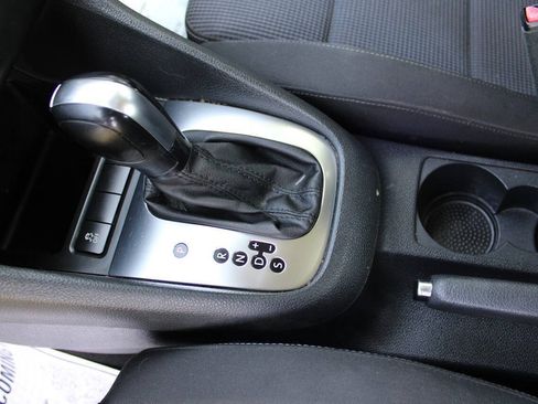 Used 2011 Volkswagen Golf 4-Door FWD image 24