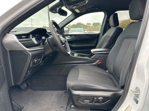 Certified 2024 Jeep Grand Cherokee L Laredo image 9