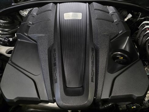 Used 2021 Porsche Macan Turbo AWD/4WD image 3