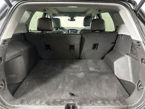 Used 2022 GMC Terrain AT4 w/ Infotainment Package II image 26