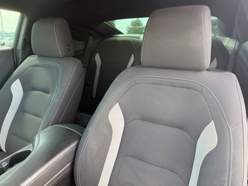 Used 2018 Chevrolet Camaro LT RWD image 10