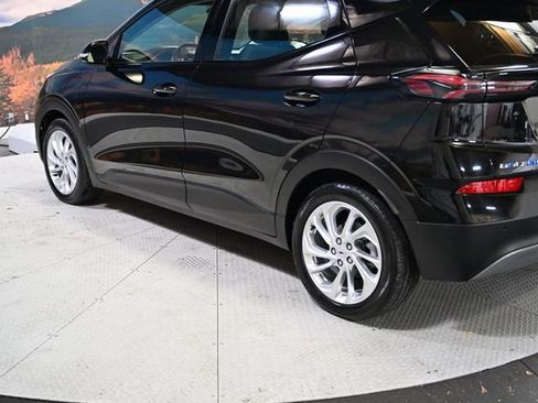 Used 2022 Chevrolet Bolt EUV LT w/ Comfort Package image 7