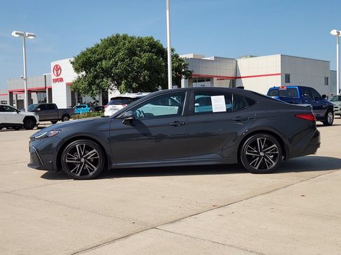 Used 2025 Toyota Camry XSE FWD image 4